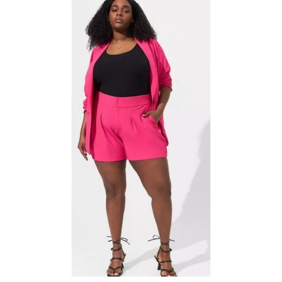 torrid Pants - Torrid Wide Leg Studio Crepe Shorts in Pink Peacock Color Size 22 NWT